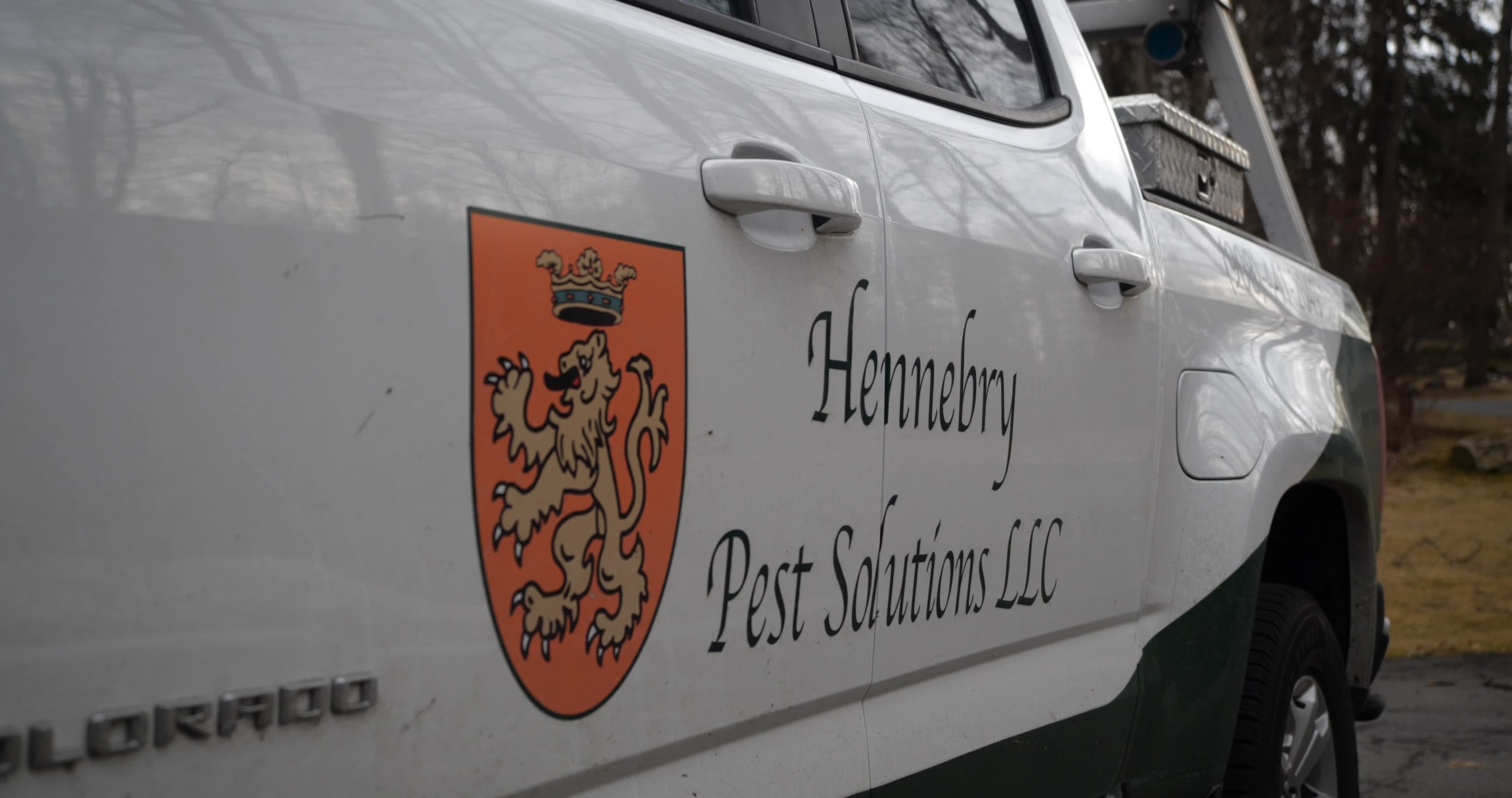 Hennebry pest control team member serving a Northern New Jersey home